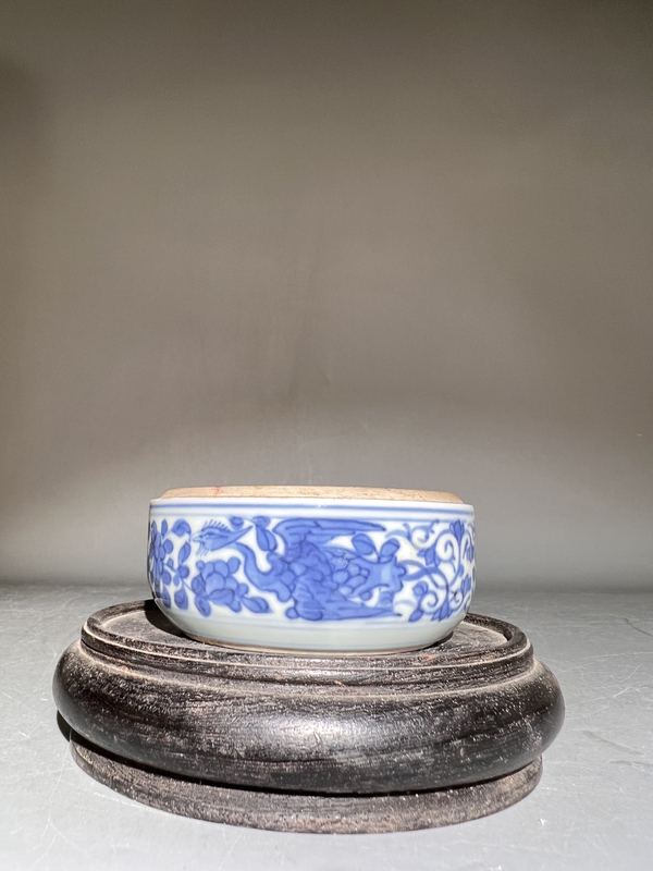 古玩陶瓷(收藏級)青花鳳穿花紋粉盒底拍賣,當前價格4888元