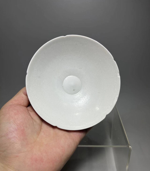 古玩陶瓷精品邢窯宋代白釉花口盞拍賣,當(dāng)前價(jià)格6888元