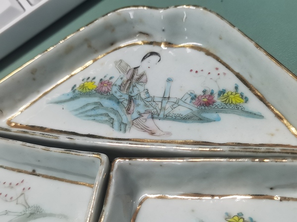 古玩陶瓷民國戌午年(1918)粉彩侍女九子盤拍賣,當前價格3500元