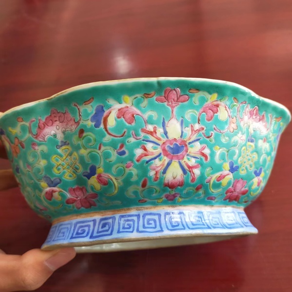 古玩陶瓷粉彩纏枝花卉紋海棠貢碗拍賣,當(dāng)前價(jià)格5500元