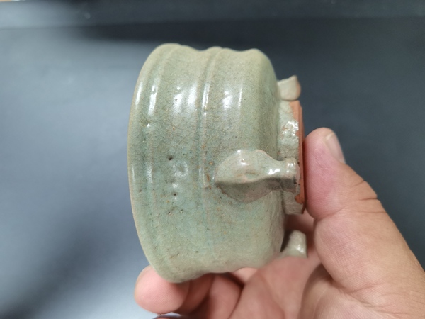 古玩陶瓷明代龍泉三足爐拍賣,當前價格4000元