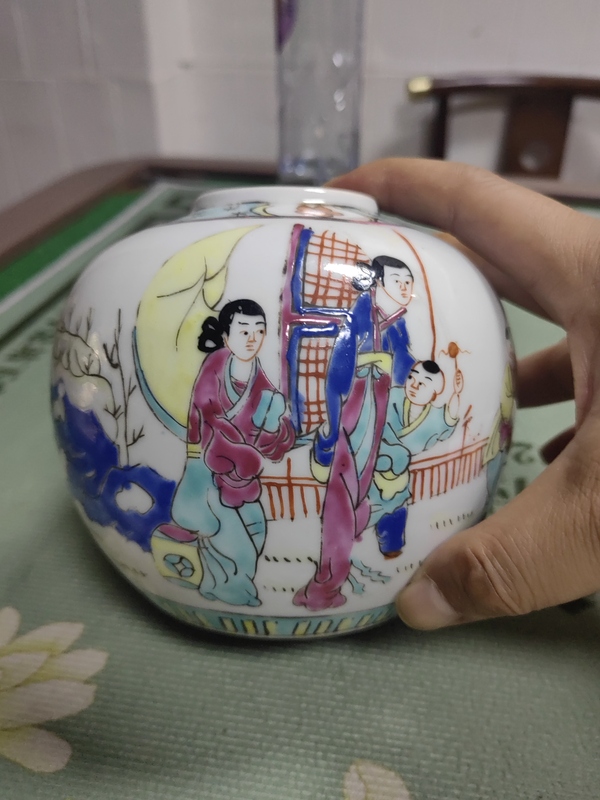 古玩陶瓷民國時(shí)期粉彩仕女嬰戲圖罐拍賣,當(dāng)前價(jià)格1280元