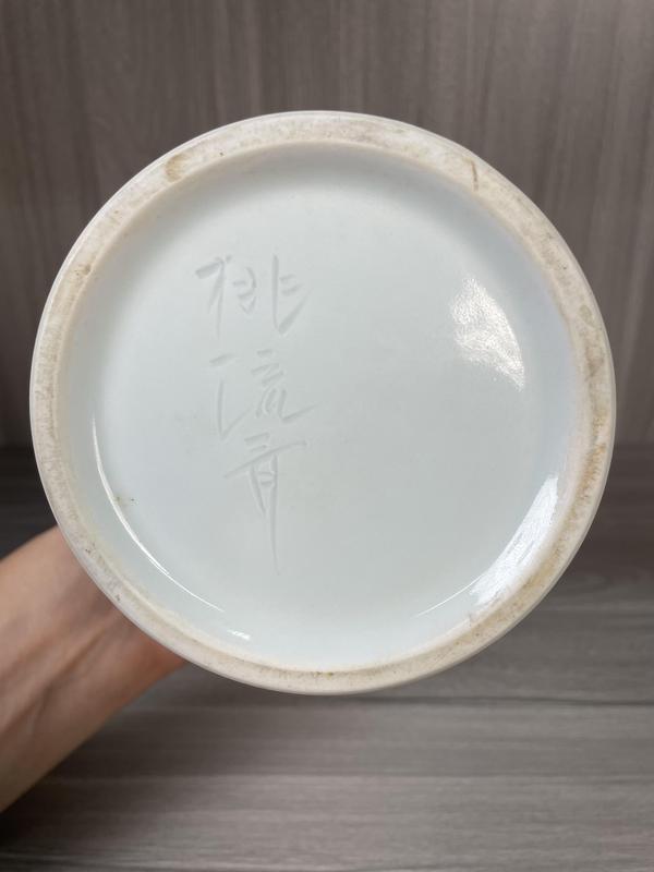 古玩陶瓷清晚期 甜白釉暗刻饕餮紋大花觚拍賣(mài)，當(dāng)前價(jià)格8600元