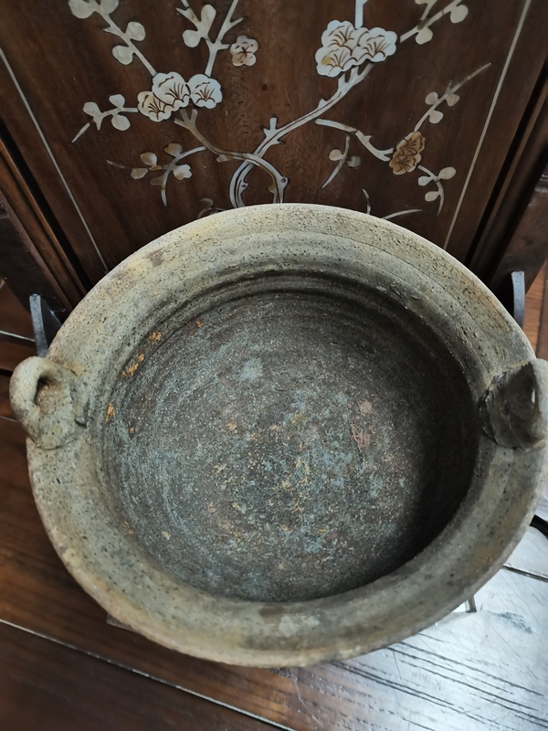古玩陶瓷原始青瓷雙耳三足鼎拍賣,當(dāng)前價格3000元