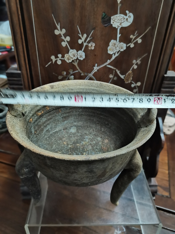 古玩陶瓷原始青瓷雙耳三足鼎拍賣,當(dāng)前價格3000元