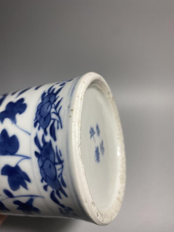 古玩陶瓷青花龍穿牡丹花卉紋花觚箭筒瓶拍賣(mài),當(dāng)前價(jià)格5880元