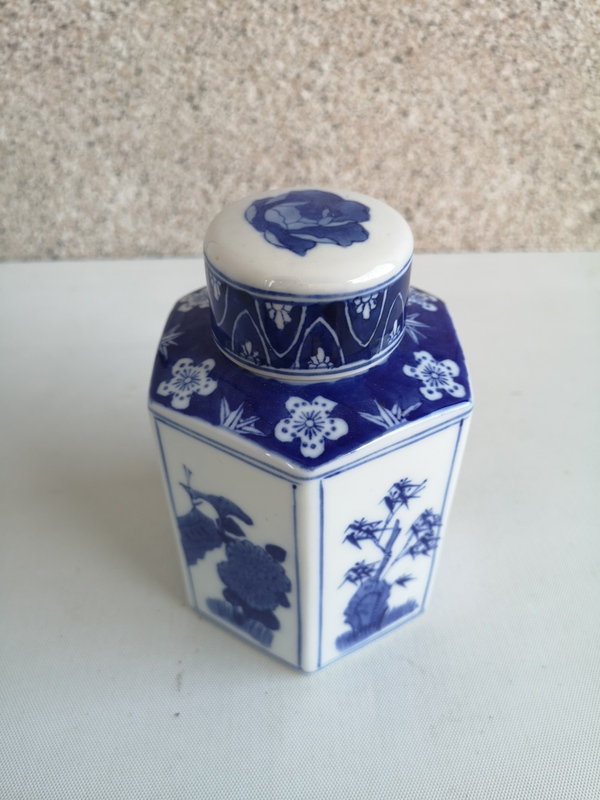 古玩陶瓷松竹梅青花六方茶葉蓋罐拍賣,當(dāng)前價格550元