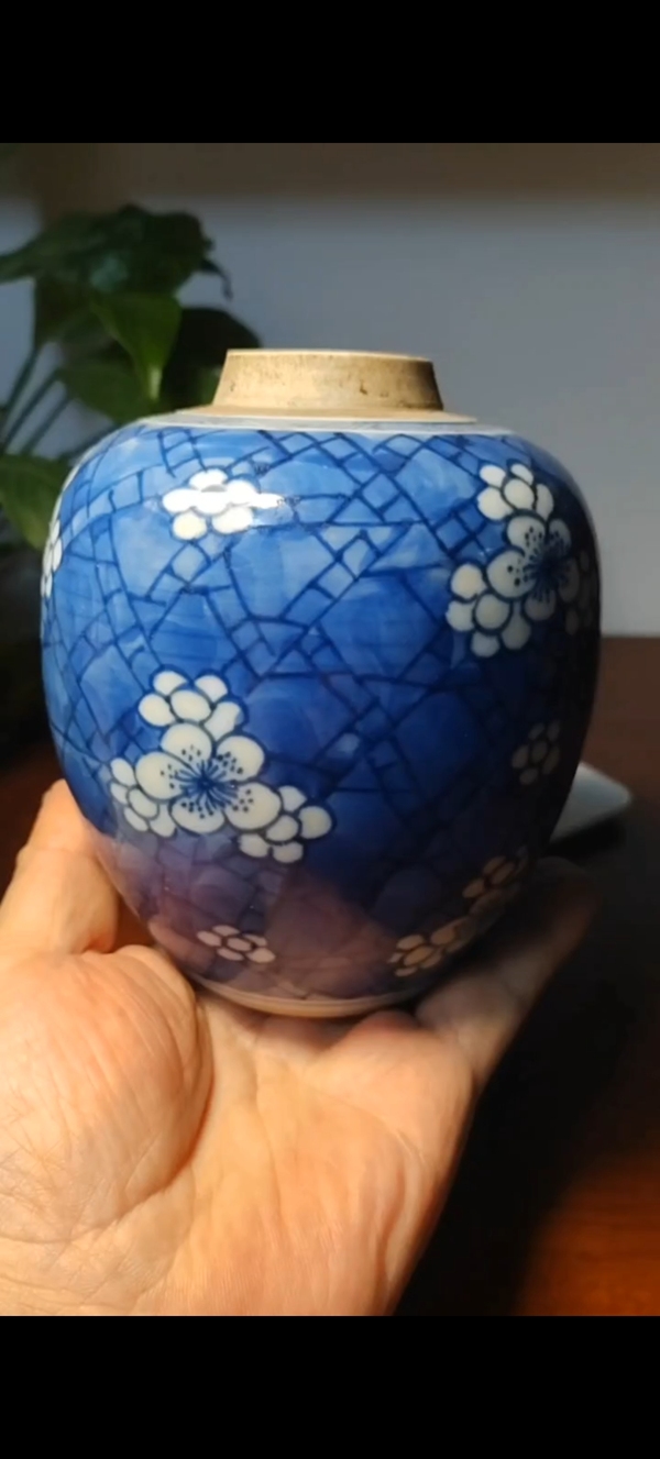 古玩陶瓷康熙青花冰梅留白罐拍賣,當前價格12000元