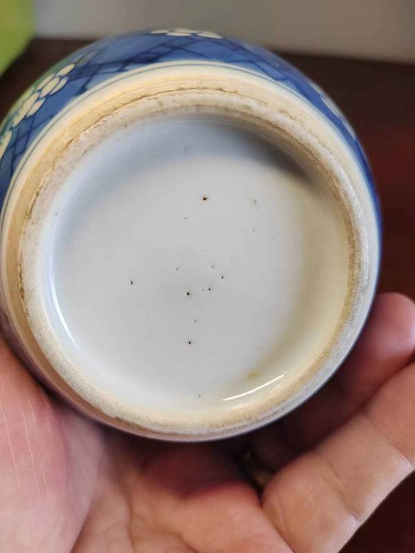 古玩陶瓷康熙青花冰梅留白罐拍賣,當前價格12000元