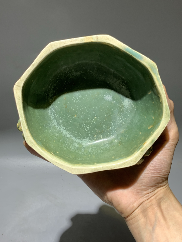 古玩陶瓷【特價(jià)處理】清代貼塑二甲傳臚紋水洗拍賣(mài)，當(dāng)前價(jià)格688元