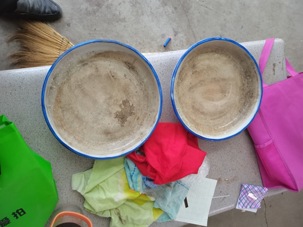 古玩陶瓷青花山水紋花盆一個不到30。兩個不到60拍賣,當前價格699元