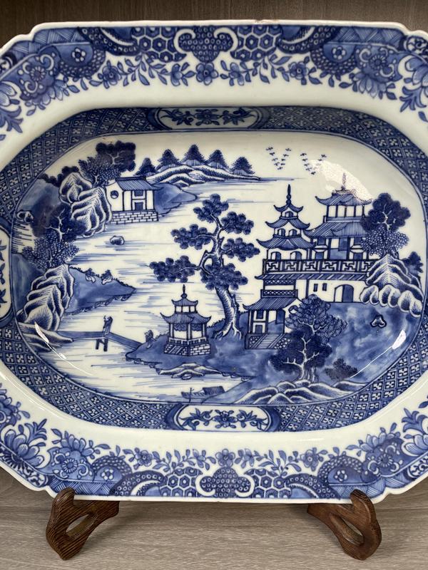 古玩陶瓷清乾隆 極品青花山水亭臺(tái)樓閣人物紋八方盤(pán)拍賣(mài),當(dāng)前價(jià)格3800元