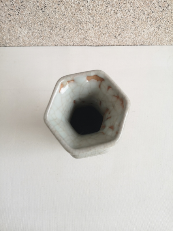 古玩陶瓷哥釉六方撇口瓶拍賣,當(dāng)前價(jià)格398元