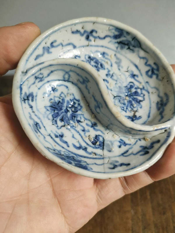 古玩陶瓷清康熙年制款青花纏枝花卉紋八卦型筆添拍賣,當(dāng)前價(jià)格980元