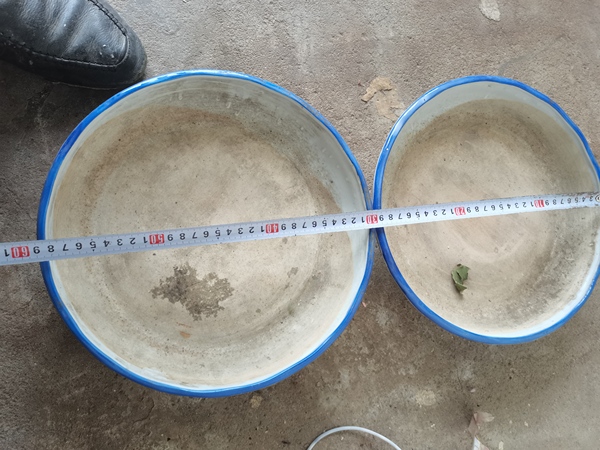 古玩陶瓷青花山水紋花盆一個不到30。兩個不到60拍賣,當前價格699元
