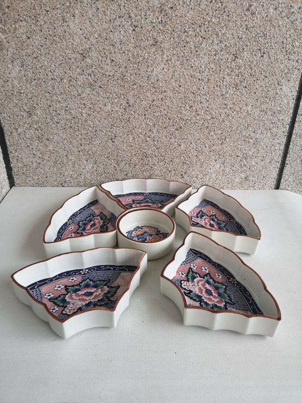 古玩陶瓷花卉紋六攢盤拍賣,當前價格480元