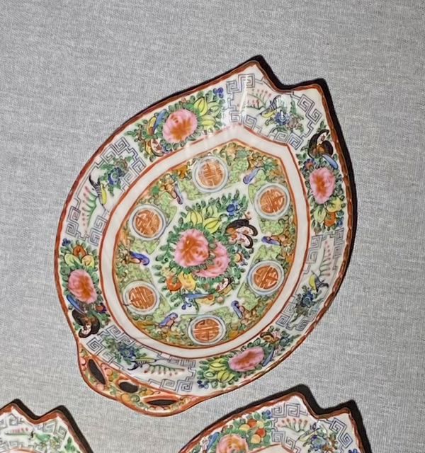 古玩陶瓷【民國(guó) 性價(jià)比數(shù)一,創(chuàng)造創(chuàng)新】花鳥壽字魚型盤拍賣,當(dāng)前價(jià)格577元