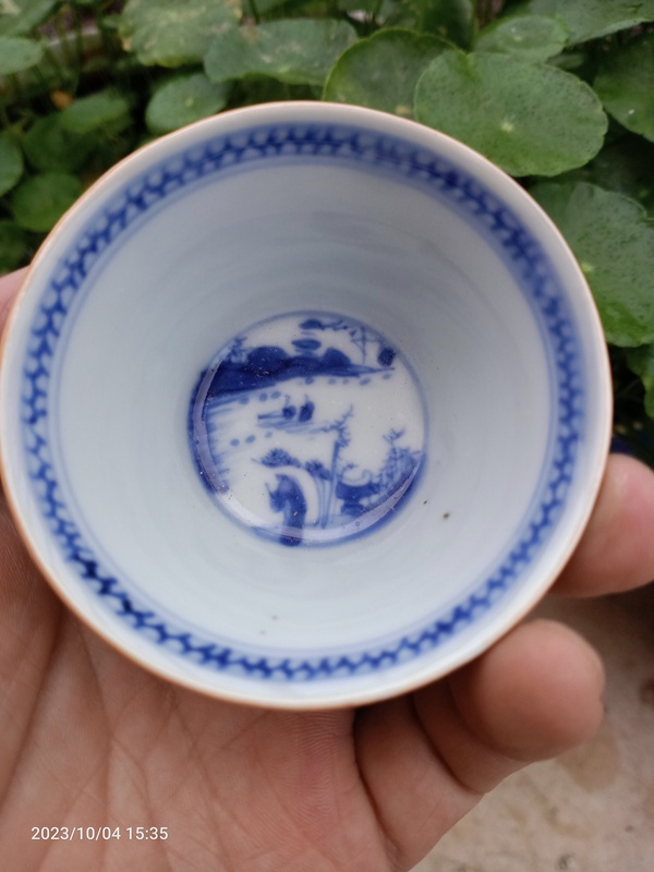 古玩轉(zhuǎn)賣清早期紫金釉內(nèi)繪青花杯拍賣，當(dāng)前價格199元