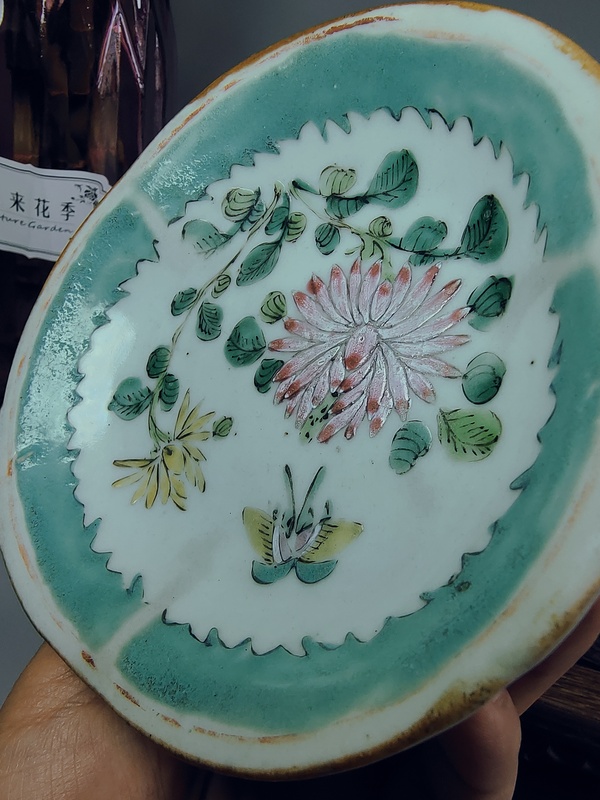 古玩陶瓷晚清?蝶戀花海水江崖粉彩花口供盤拍賣，當前價格688元
