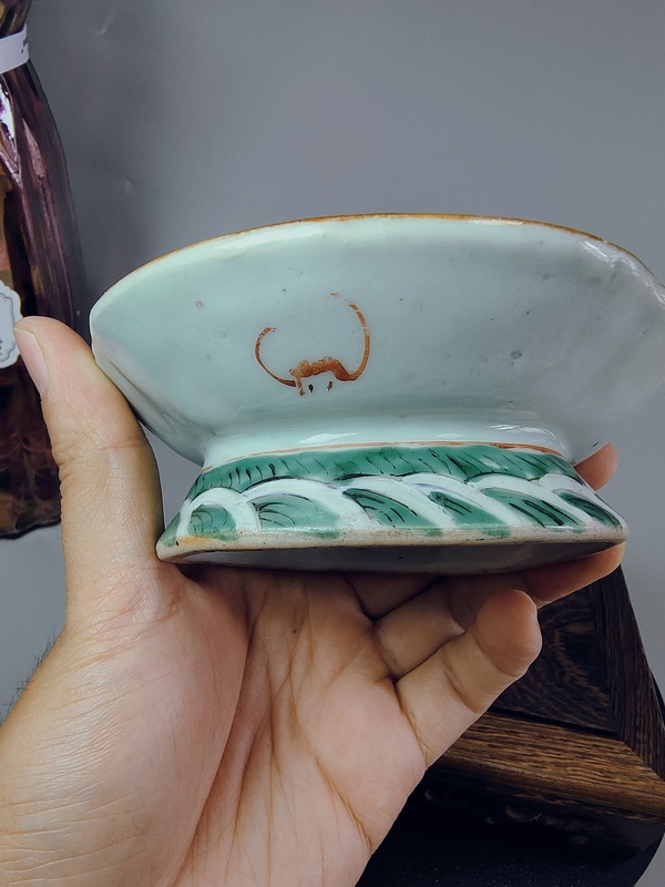 古玩陶瓷晚清?蝶戀花海水江崖粉彩花口供盤拍賣，當前價格688元