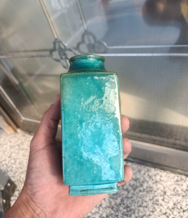 古玩陶瓷民國孔雀綠釉琮式瓶拍賣,當前價格1200元