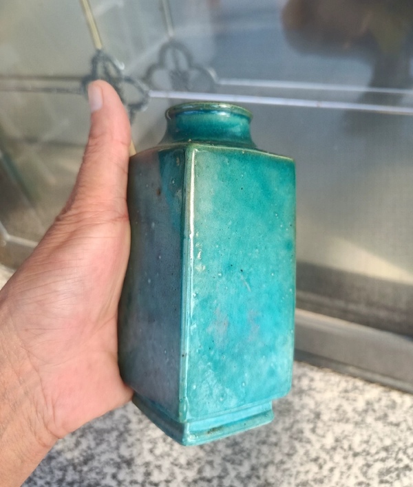 古玩陶瓷民國孔雀綠釉琮式瓶拍賣,當前價格1200元