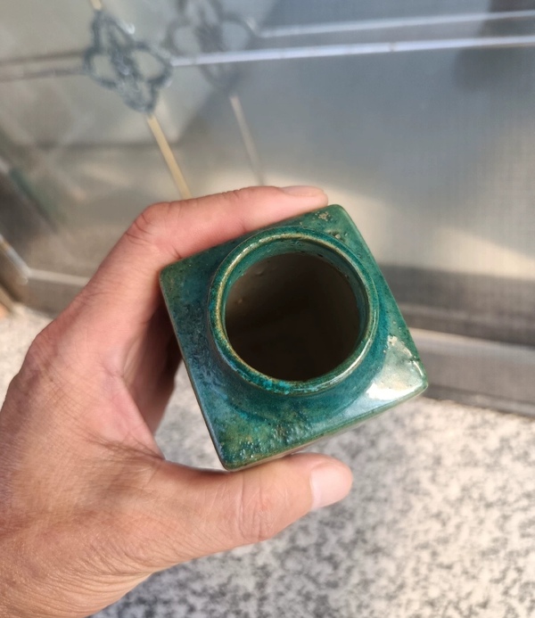 古玩陶瓷民國孔雀綠釉琮式瓶拍賣,當前價格1200元
