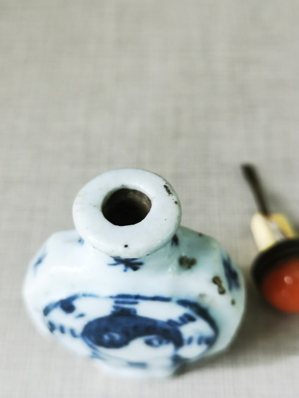古玩陶瓷青花八卦紋藥瓶拍賣,當(dāng)前價(jià)格400元