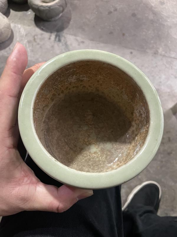 古玩陶瓷冬青釉暗刻花卉三足筒式爐拍賣,當前價格2888元