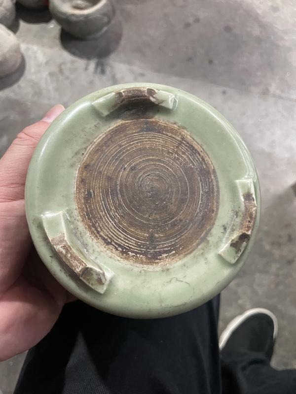 古玩陶瓷冬青釉暗刻花卉三足筒式爐拍賣,當前價格2888元