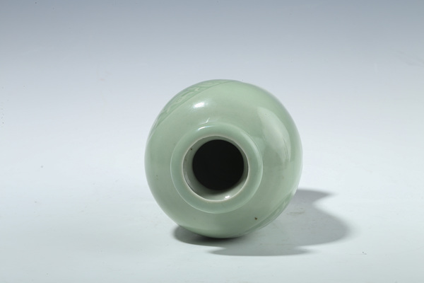 古玩陶瓷晚清·豆青釉暗刻團(tuán)鳳紋洗口瓶拍賣(mài),當(dāng)前價(jià)格7000元