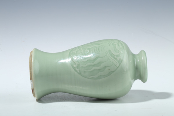 古玩陶瓷晚清·豆青釉暗刻團(tuán)鳳紋洗口瓶拍賣(mài),當(dāng)前價(jià)格7000元
