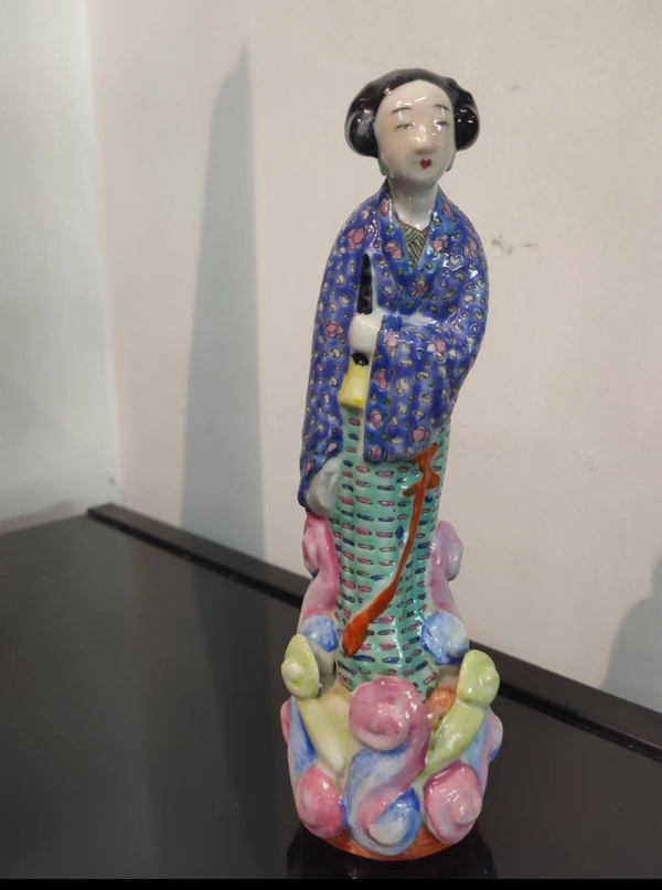 古玩陶瓷民國仕女瓷塑·黃祥記款·全品保真拍賣,當前價格65元