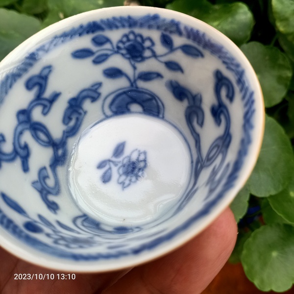 古玩陶瓷醬釉內(nèi)青花花卉紋杯拍賣，當(dāng)前價(jià)格440元