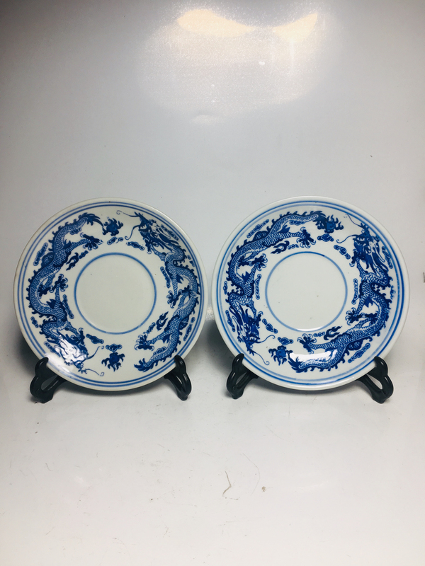 古玩陶瓷青花雙龍紋盤一對(duì)拍賣,當(dāng)前價(jià)格158元