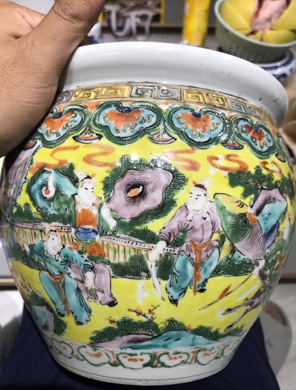 古玩陶瓷晚清黃地五彩刀馬人卷缸拍賣，當(dāng)前價(jià)格3500元