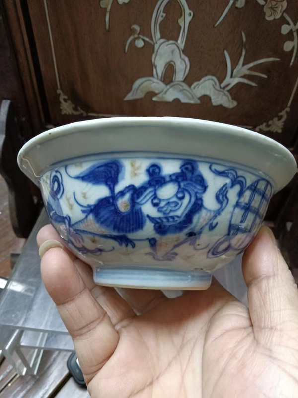 古玩陶瓷青花釉里紅獅子滾繡球紋折沿碗(已保真拍賣,當(dāng)前價(jià)格8888元
