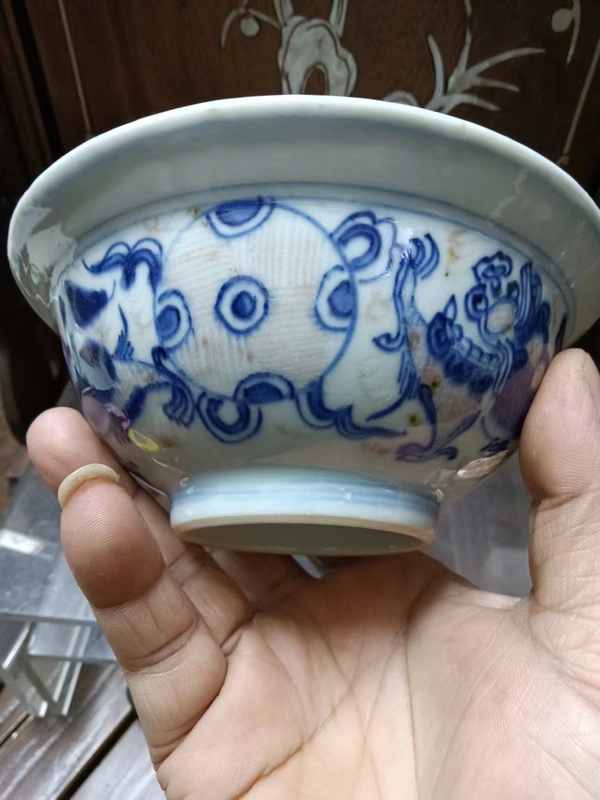古玩陶瓷青花釉里紅獅子滾繡球紋折沿碗(已保真拍賣,當(dāng)前價(jià)格8888元