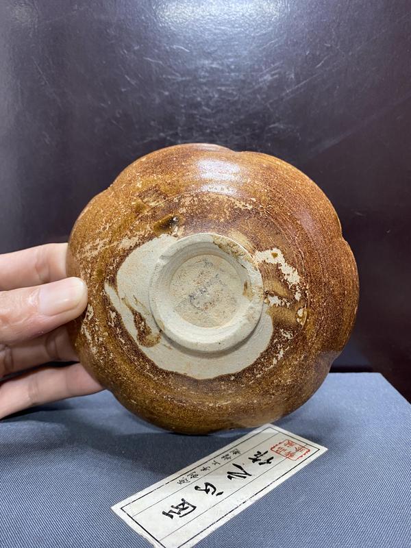 古玩陶瓷宋吉州窯黃釉葵口盤拍賣,當前價格4500元