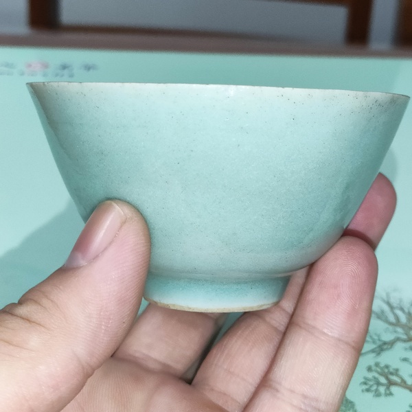 古玩陶瓷清中期，嘉道豆青釉仰鐘杯拍賣，當(dāng)前價格99元