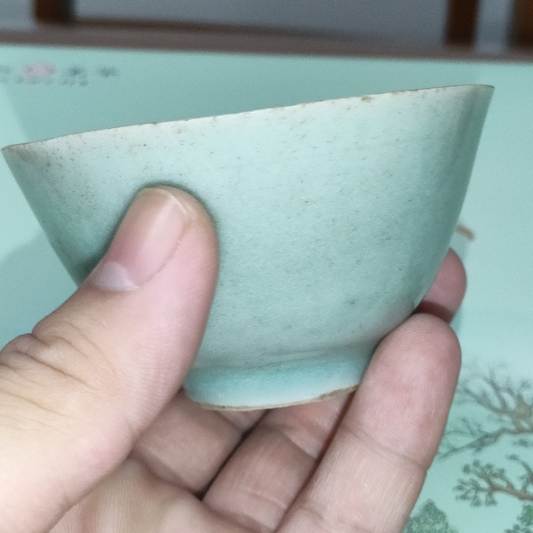 古玩陶瓷清中期，嘉道豆青釉仰鐘杯拍賣，當(dāng)前價格99元