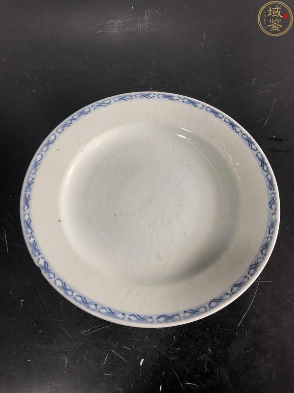 古玩陶瓷康熙青花暗刻紋盤拍賣,當前價格998元