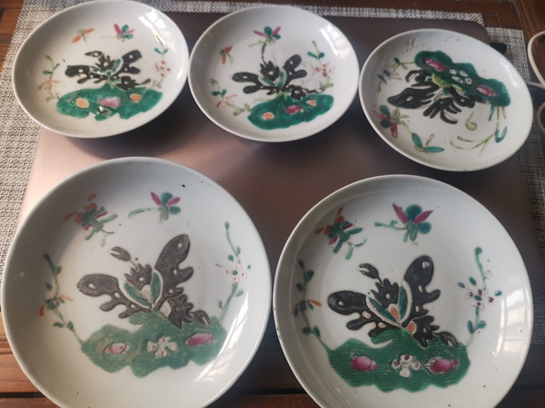 古玩陶瓷粉彩花蝶紋盤拍賣,當前價格555元