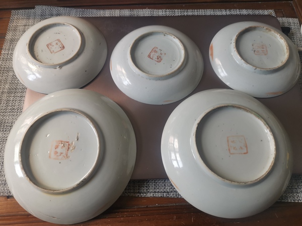 古玩陶瓷粉彩花蝶紋盤拍賣,當前價格555元