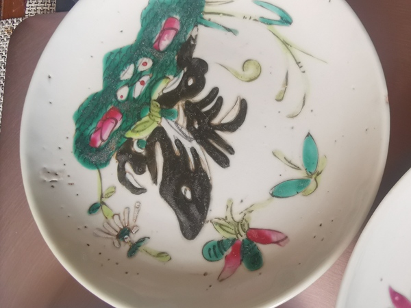 古玩陶瓷粉彩花蝶紋盤拍賣,當前價格555元