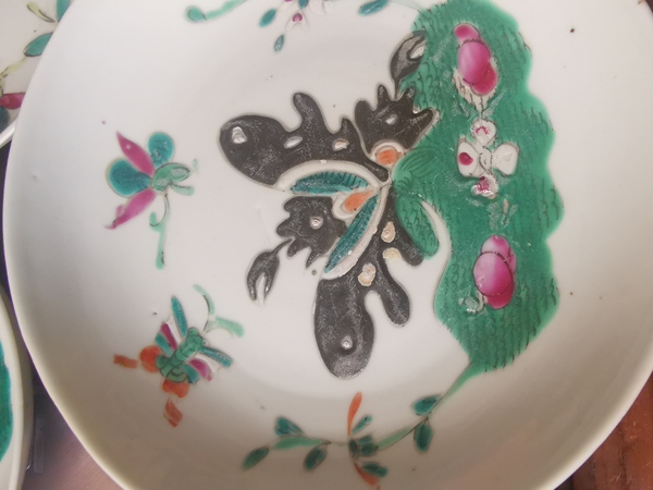 古玩陶瓷粉彩花蝶紋盤拍賣,當前價格555元