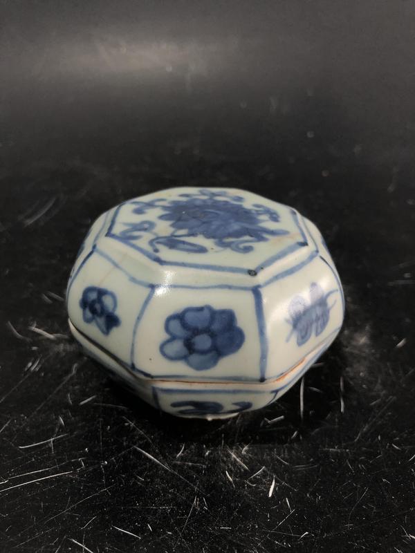 古玩陶瓷明青花花卉紋八方蓋盒拍賣,當前價格4500元