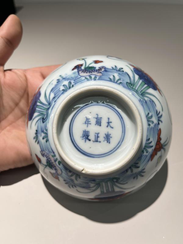 古玩陶瓷雍正官,青花斗彩鴛鴦荷花紋碗拍賣,當前價格36999元