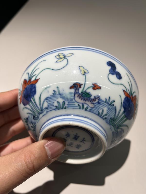 古玩陶瓷雍正官,青花斗彩鴛鴦荷花紋碗拍賣,當前價格36999元