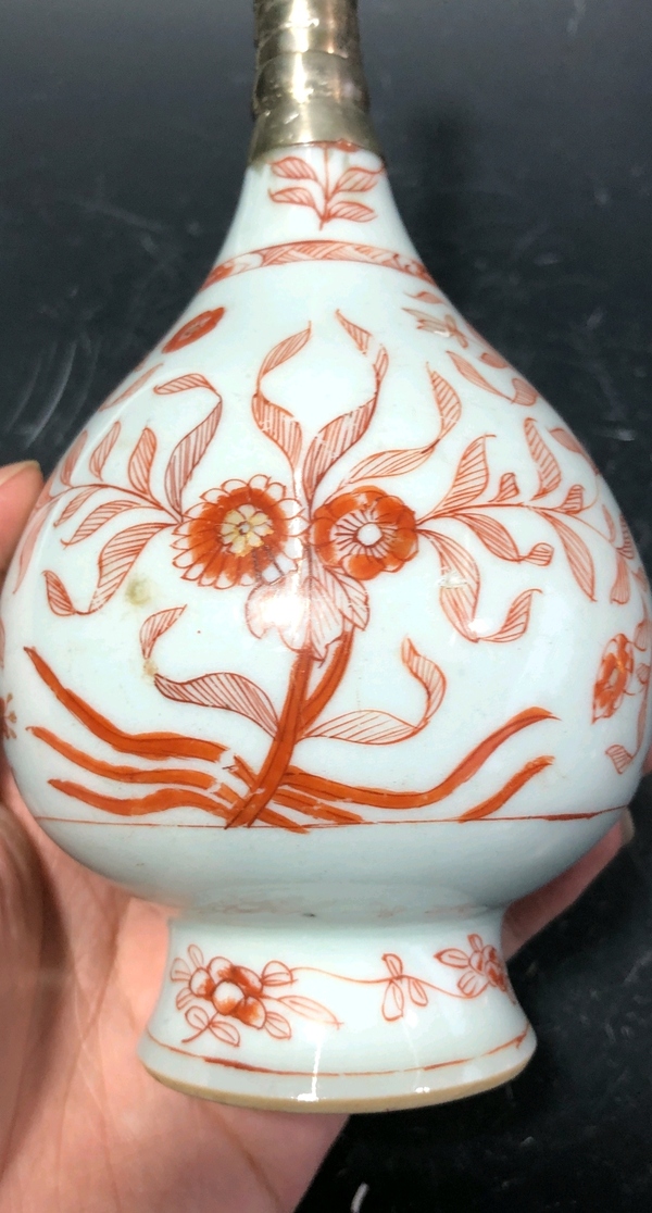 古玩陶瓷康熙礬紅花卉紋荸薺瓶拍賣,當前價格3699元